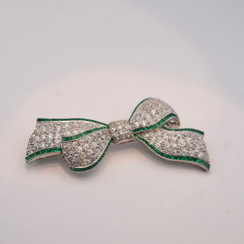 Art Deco Colombian Emerald & Diamond Bow Brooch in Platinum, Circa 1920s